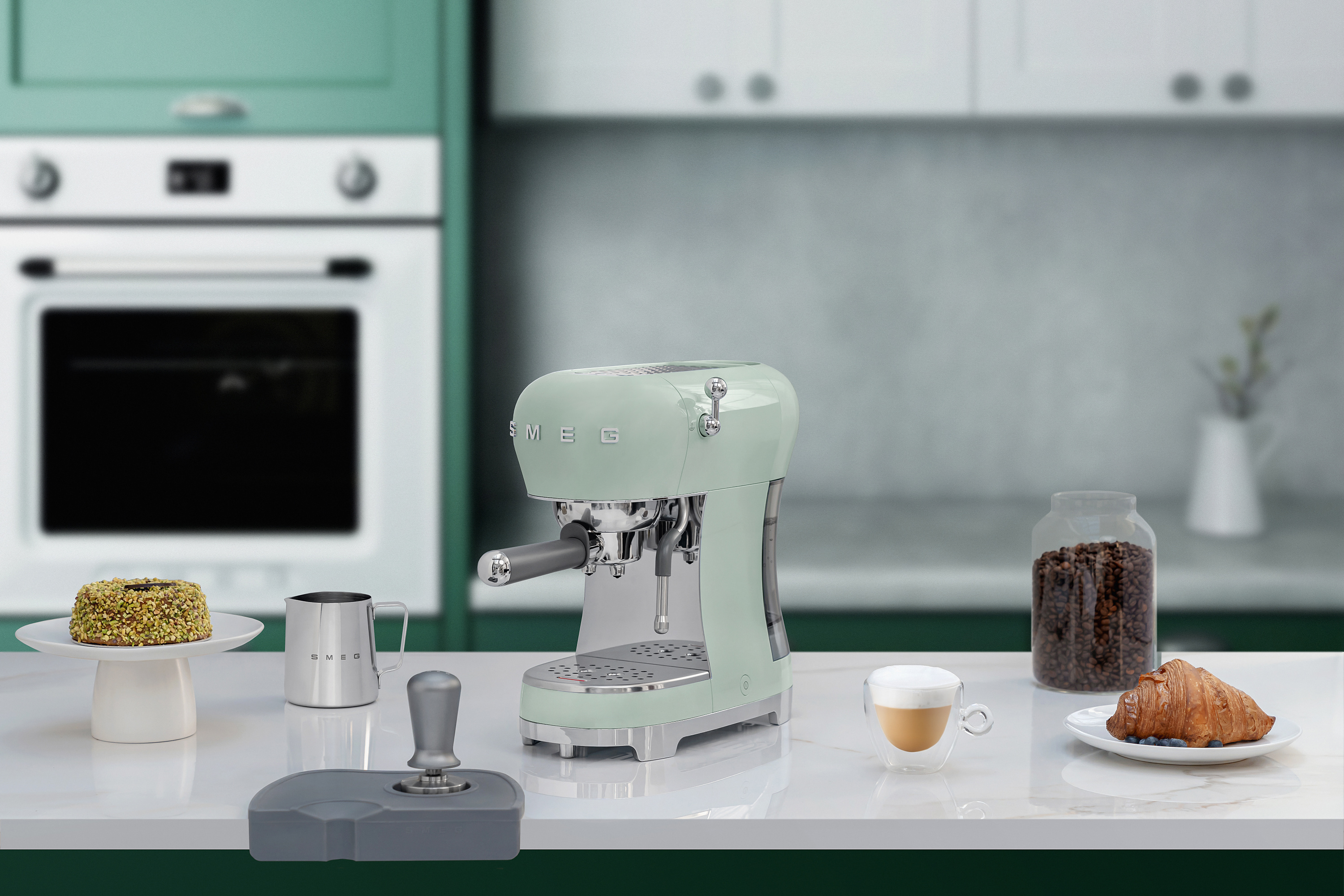 картинка Кофеварка Smeg ECF02PGEU  картинка Кофеварка Smeg ECF02PGEU