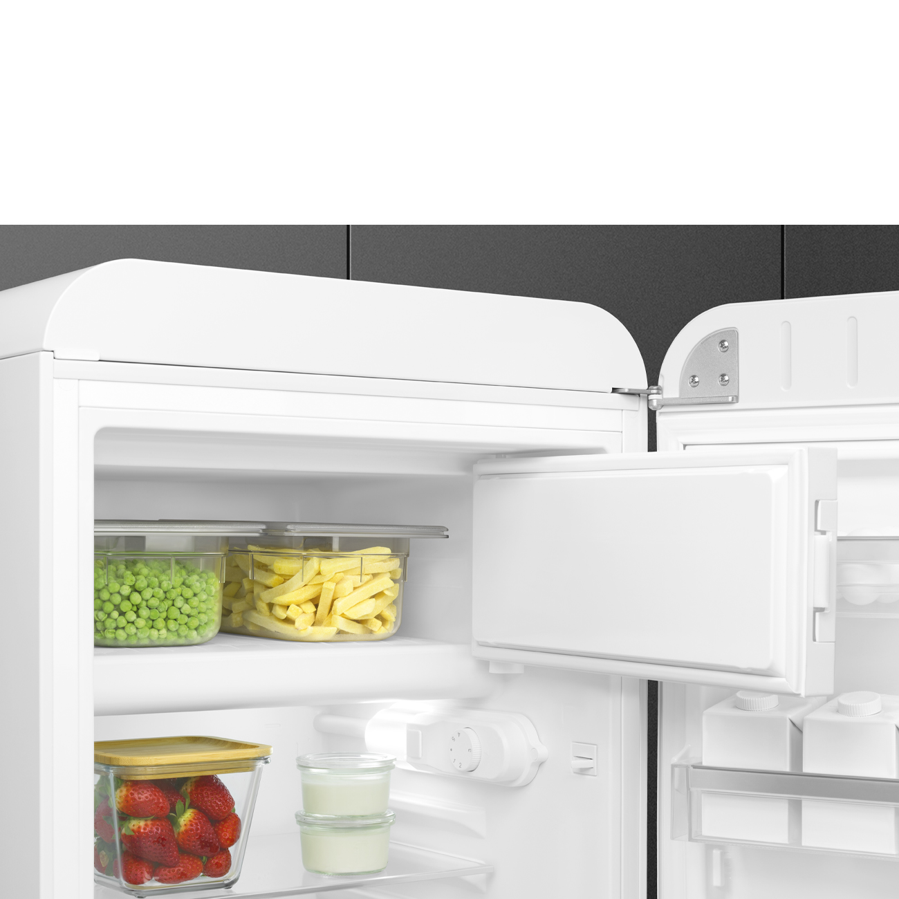 картинка Отдельностоящий холодильник Smeg FAB10RWH6  картинка Отдельностоящий холодильник Smeg FAB10RWH6