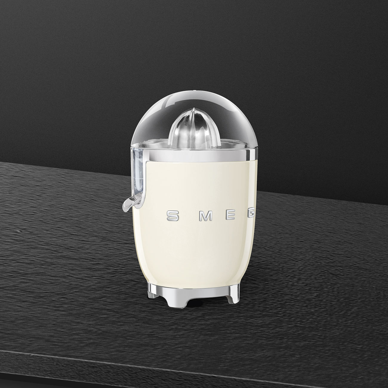 картинка Соковыжималка Smeg CJF11CREU  картинка Соковыжималка Smeg CJF11CREU