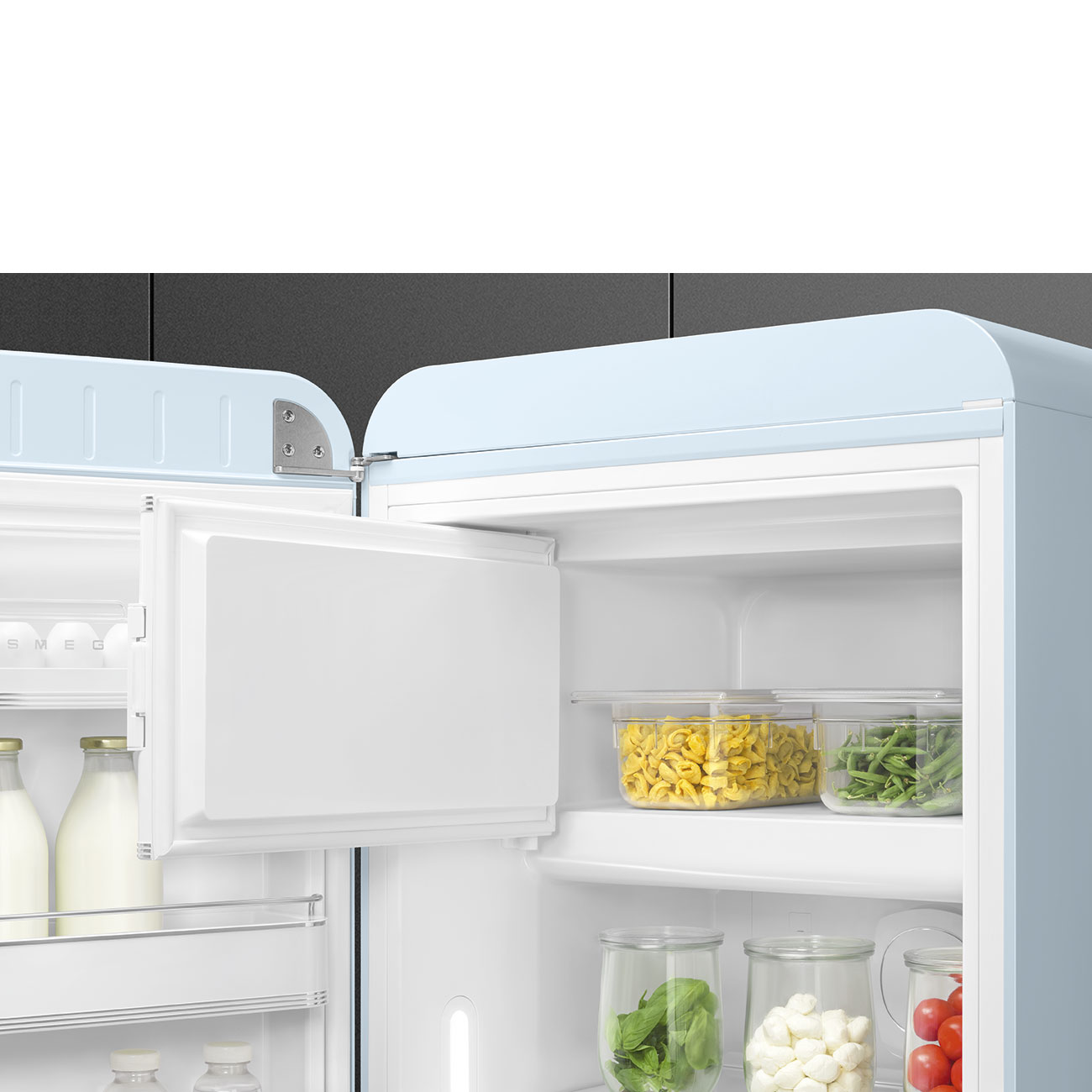 картинка Отдельностоящий холодильник Smeg FAB28LPB5  картинка Отдельностоящий холодильник Smeg FAB28LPB5
