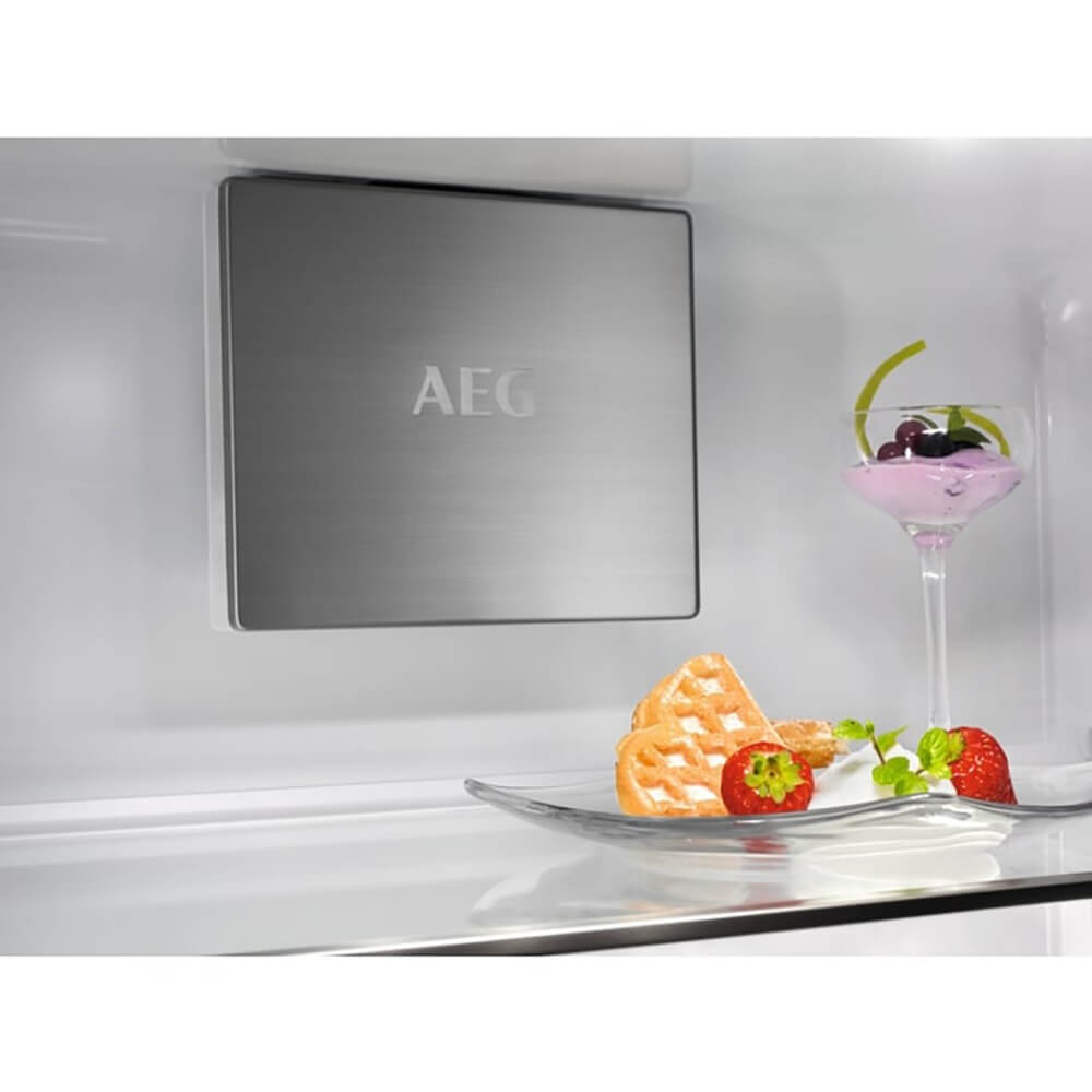 картинка Встраиваемый холодильник Aeg NSC7P751DS 
