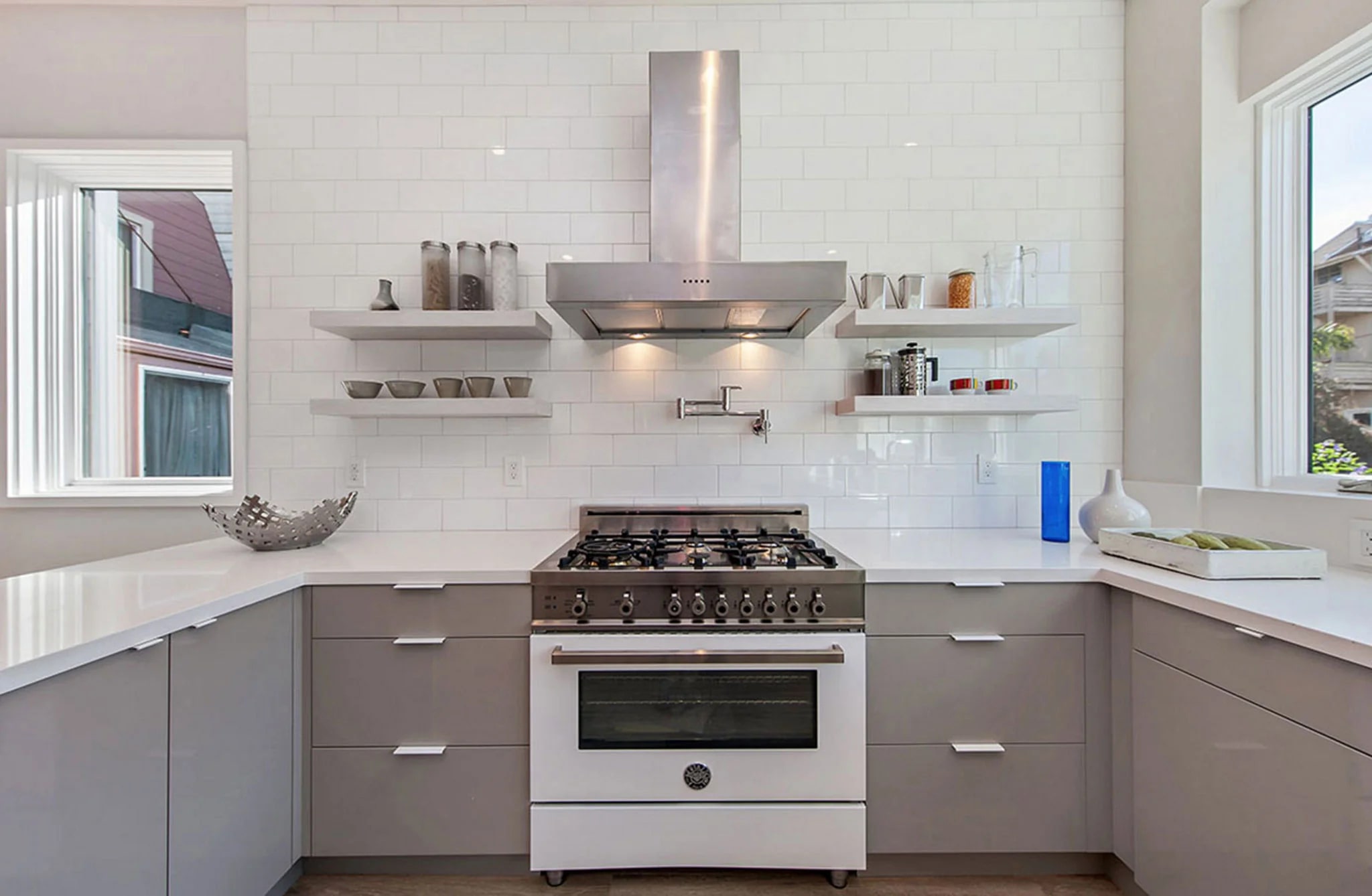 картинка Комбинированная кухонная плита Bertazzoni PRO96L1EBIT белая  картинка Комбинированная кухонная плита Bertazzoni PRO96L1EBIT белая