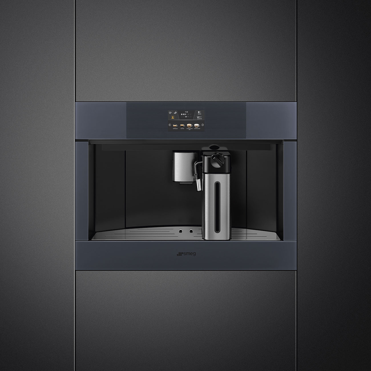картинка Кофемашина Smeg CMS4303XRU  картинка Кофемашина Smeg CMS4303XRU