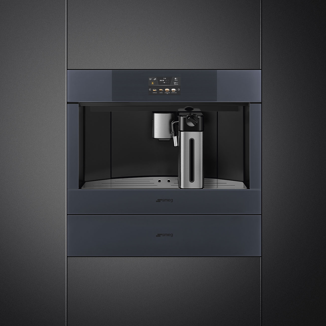 картинка Кофемашина Smeg CMS4104GRU  картинка Кофемашина Smeg CMS4104GRU