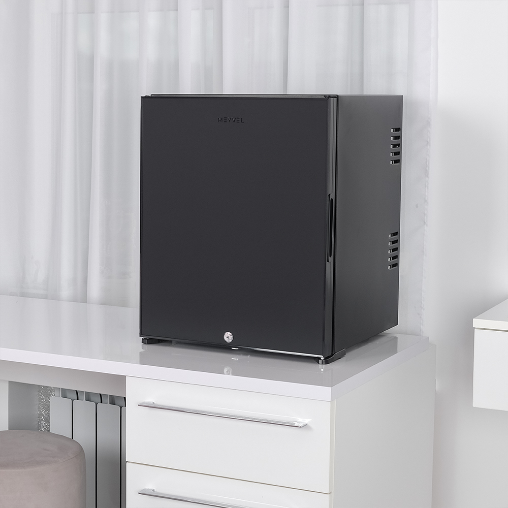 картинка Мини-бар Meyvel MMT-38B черный  картинка Мини-бар Meyvel MMT-38B черный