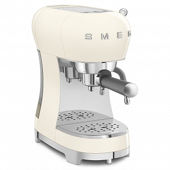 картинка Кофеварка Smeg ECF02CREU  картинка Кофеварка Smeg ECF02CREU