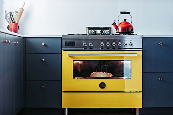картинка Комбинированная кухонная плита Bertazzoni PRO96L1EGIT жёлтая  картинка Комбинированная кухонная плита Bertazzoni PRO96L1EGIT жёлтая