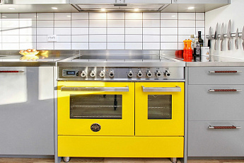 картинка Комбинированная кухонная плита Bertazzoni PRO96L2EGIT желтая  картинка Комбинированная кухонная плита Bertazzoni PRO96L2EGIT желтая