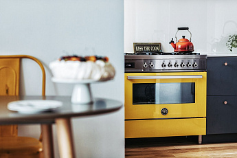 картинка Комбинированная кухонная плита Bertazzoni PRO96L1EGIT жёлтая  картинка Комбинированная кухонная плита Bertazzoni PRO96L1EGIT жёлтая