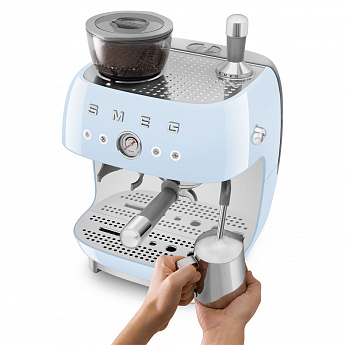 картинка Кофемашина Smeg EGF03PBEU 