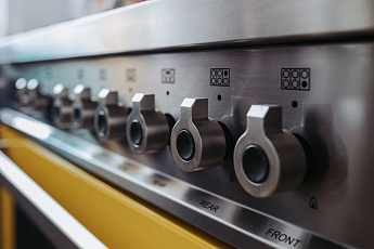 картинка Комбинированная кухонная плита Bertazzoni PRO96L1EGIT жёлтая  картинка Комбинированная кухонная плита Bertazzoni PRO96L1EGIT жёлтая